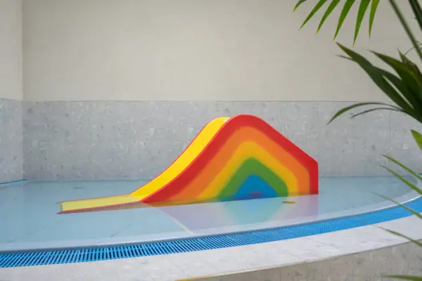 Kleinkinderbecken mit Rutsche, Badehaus Werfenweng Salzburger Land