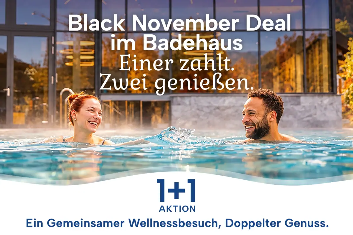 Black November Deal im Badehaus Werfenweng: 1+1-Aktion im November 2026 – eine Tageskarte oder 3-Stunden-Karte kaufen und das zweite Einzelticket gratis erhalten. Gültig vom 1. bis 30. November, ausgenommen Wochenenden und Feiertage. Zwei Personen genießen gemeinsam einen herbstlichen Wellnessbesuch im Außenpool.